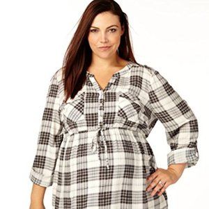 2X Motherhood Maternity Black & White Plaid Top